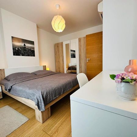 Apartments05 In New Building With Free Parking Panorama City - Amazing View Close To Old Town Bratislava Exterior photo