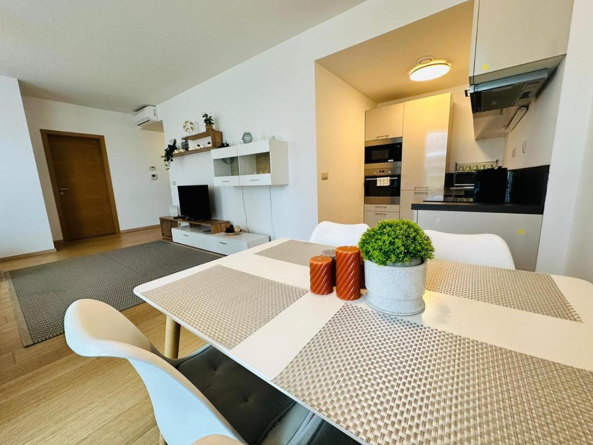 Apartments05 In New Building With Free Parking Panorama City - Amazing View Close To Old Town Bratislava Exterior photo